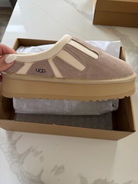Women's Ugg Tazz Sunwave Flats  size 9